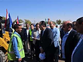 تحسن الوضع الصحي في أسوان بعد فحوصات جودة المياه مسؤولون ومفتشون صحيون يجرون مراجعة لجودة المياه في أسوان، مصر، بعد المخاوف الصحية الأخيرة المتعلقة بأعراض الجهاز الهضمي.